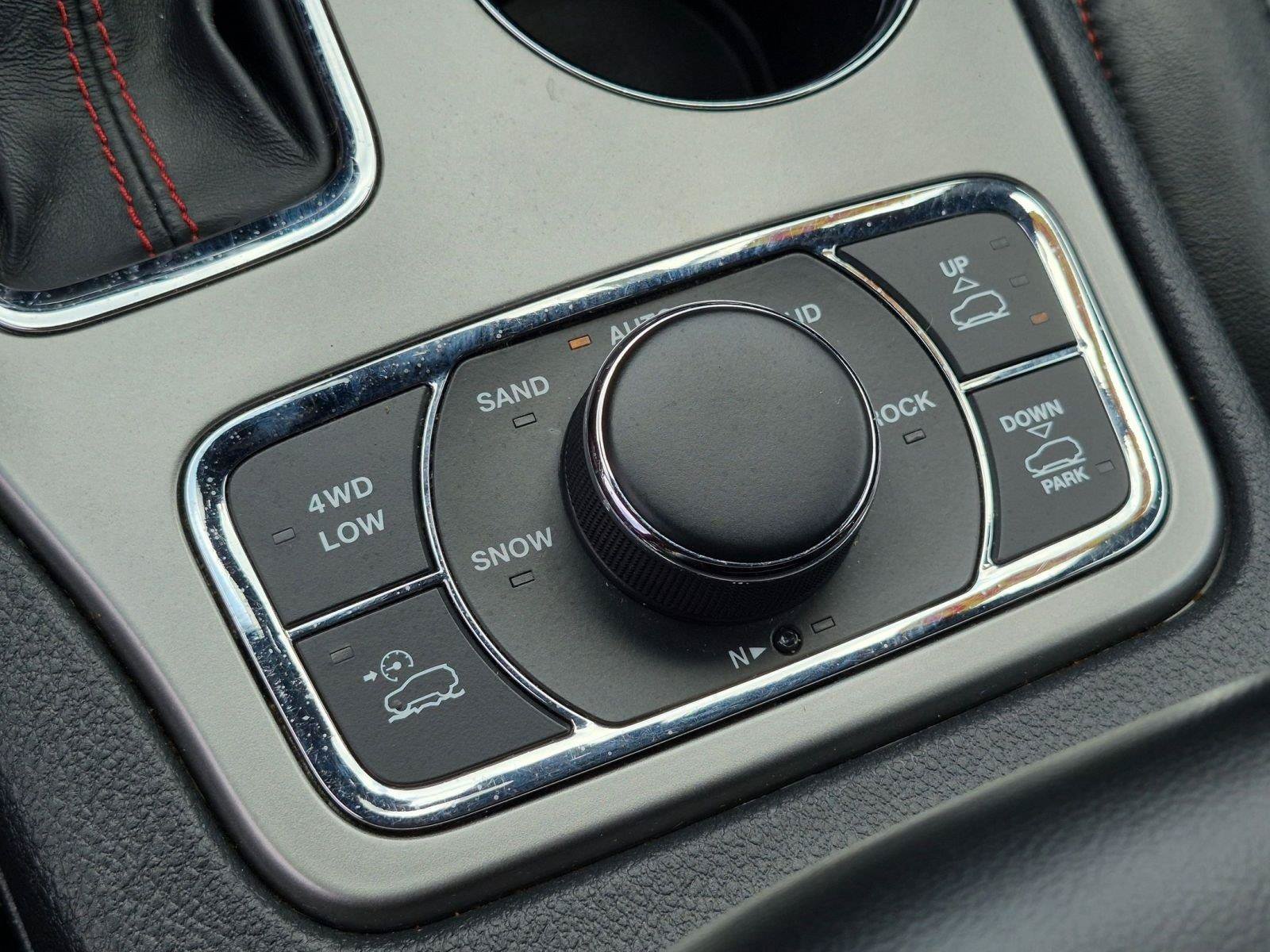 Used 2020 Jeep Grand Cherokee Trailhawk AWD/4WD image 31