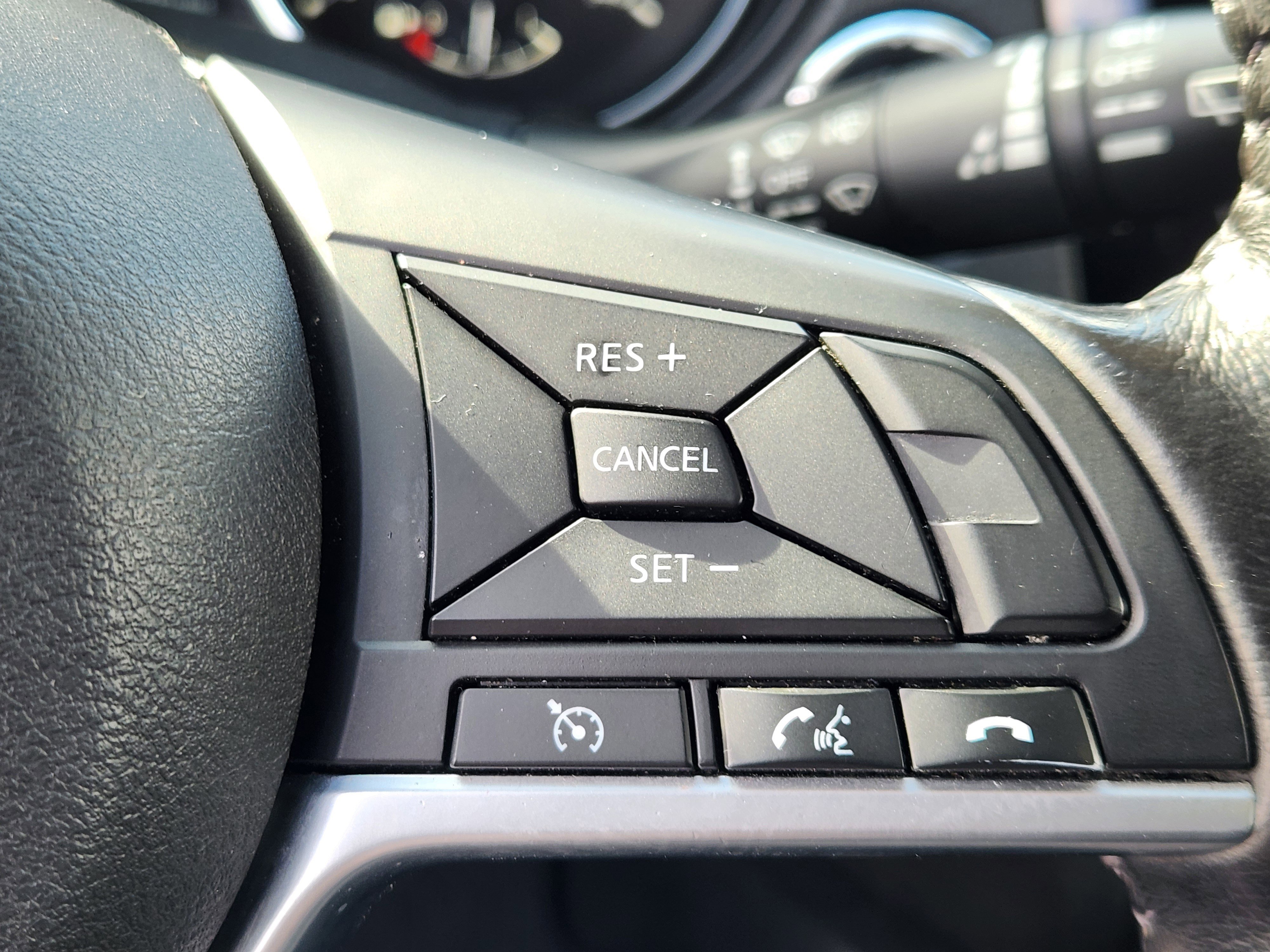 Used 2017 Nissan Rogue SV w/ SV Premium Package image 23