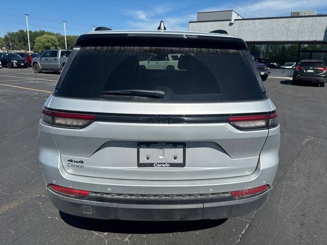 Used 2023 Jeep Grand Cherokee Altitude AWD/4WD image 8