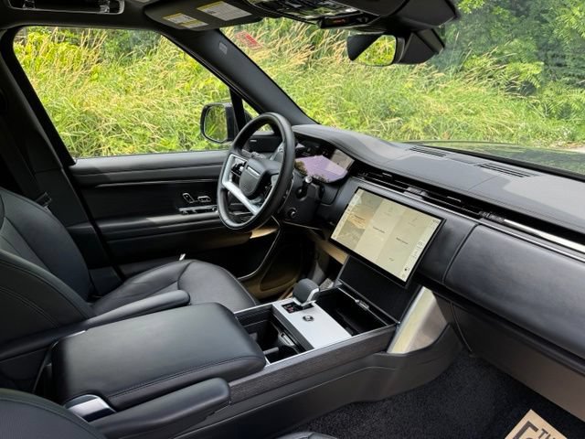 Certified 2025 Land Rover Range Rover SE AWD/4WD image 19