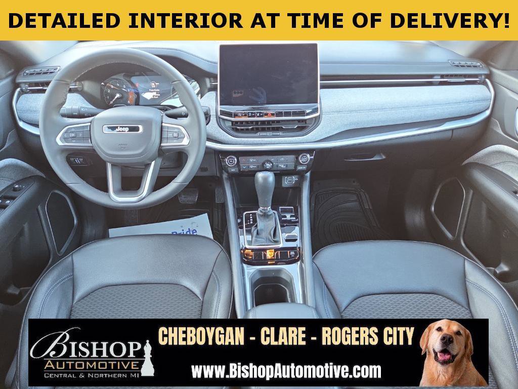 Used 2024 Jeep Compass Latitude image 6