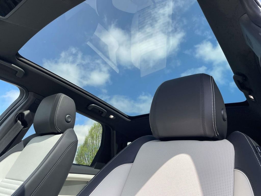 New 2026 Land Rover Discovery Sport Landmark image 16