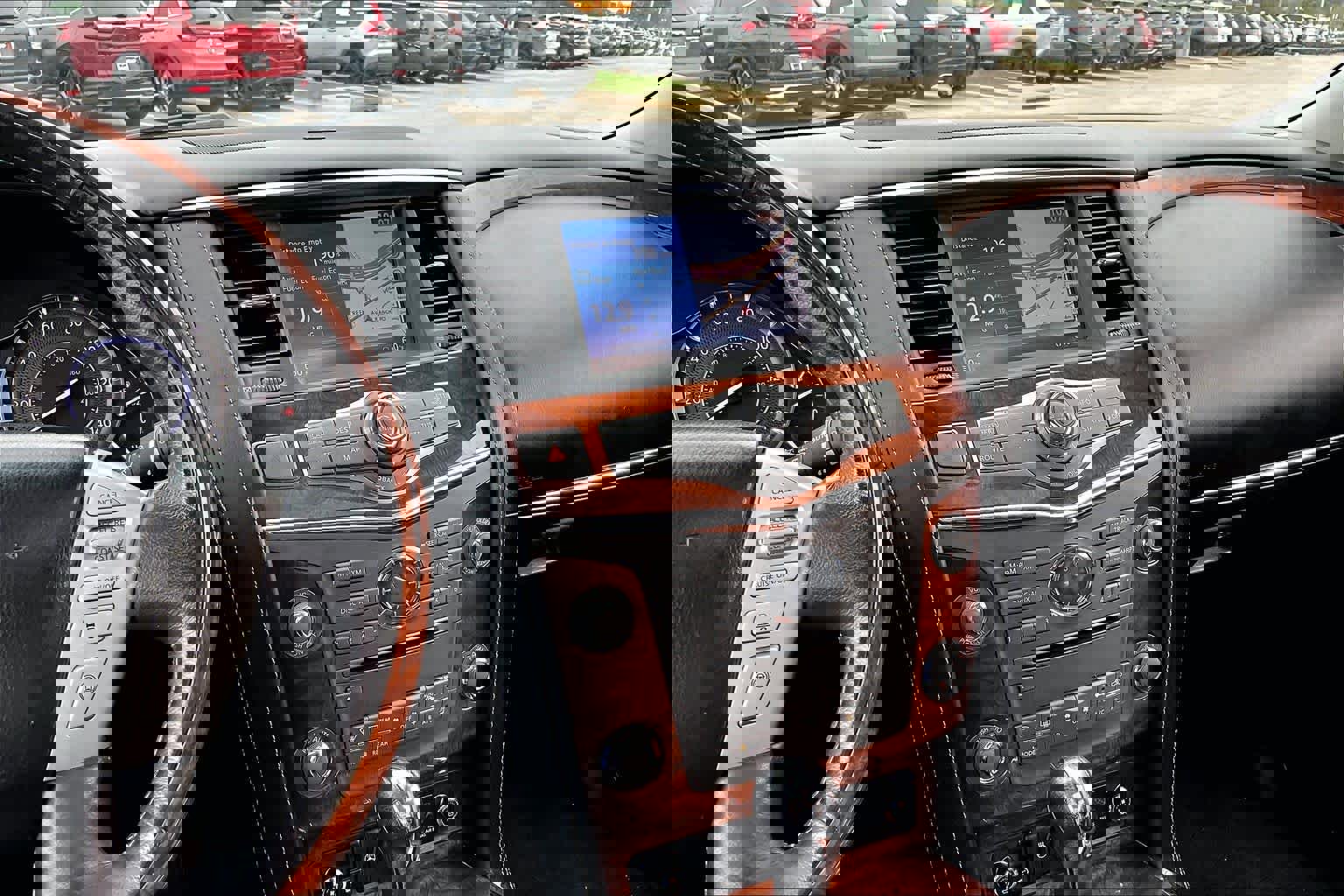 Used 2015 INFINITI QX80 w/ Deluxe Technology Package image 6