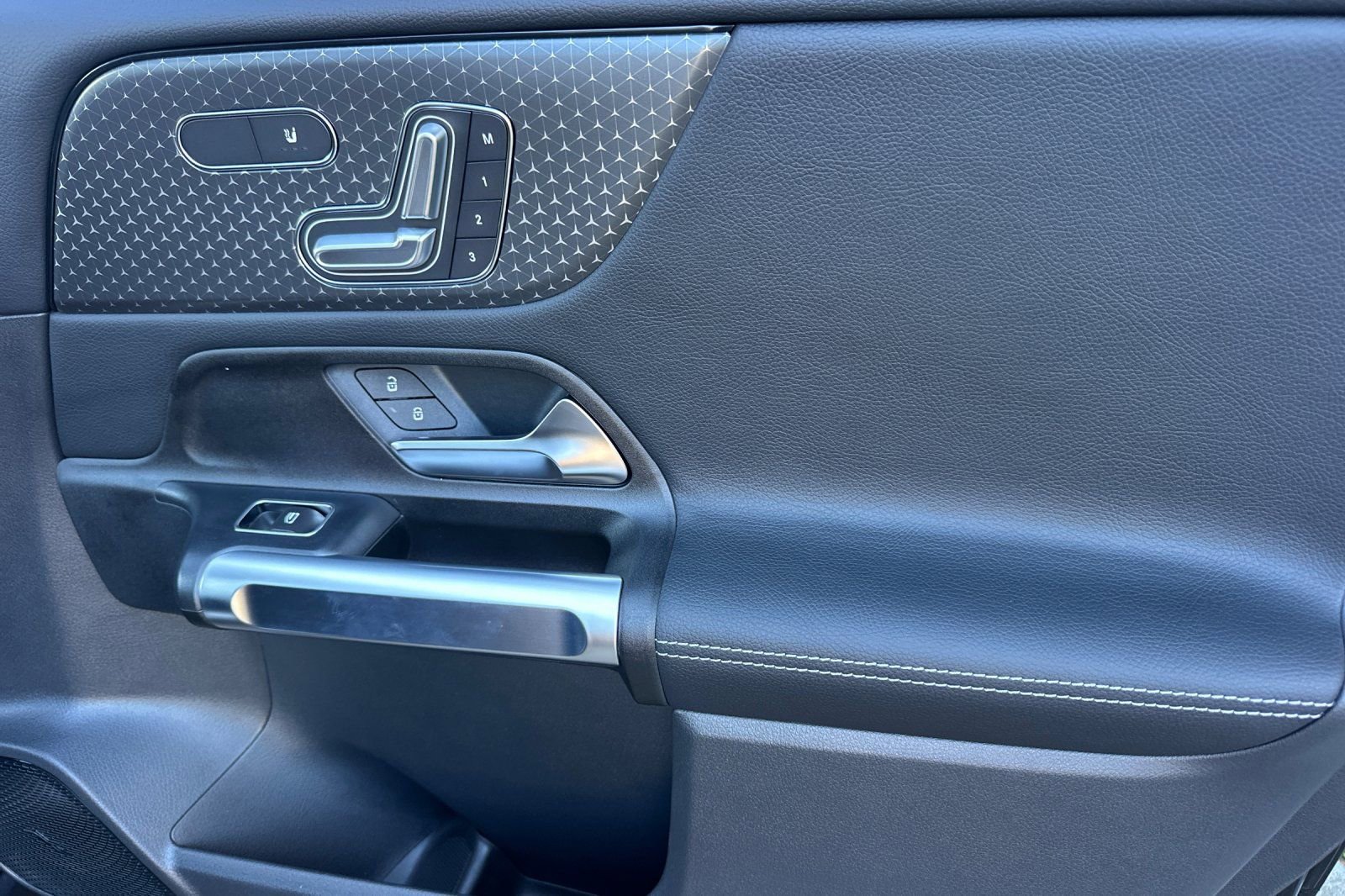 New 2026 Mercedes-Benz GLB 250 image 33