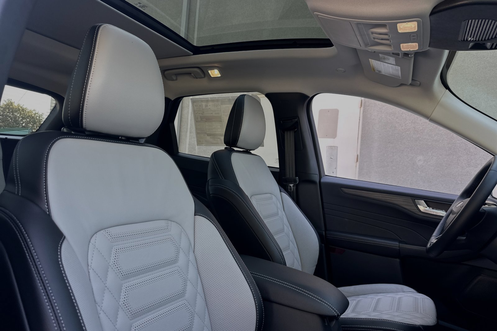 New 2024 Ford Escape SE w/ PHEV Premium Package FWD image 14