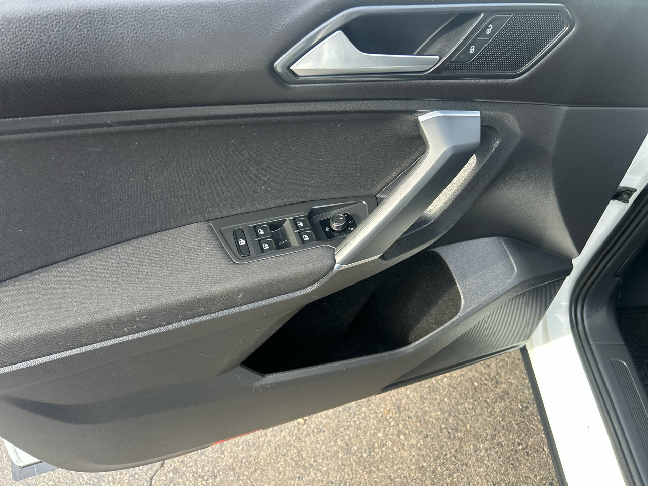 Used 2018 Volkswagen Tiguan S image 11