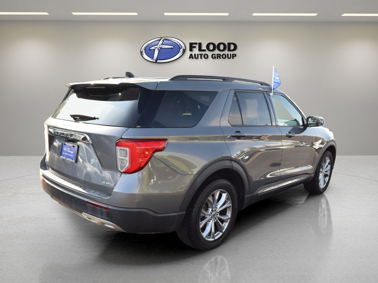 Used 2021 Ford Explorer XLT w/ Equipment Group 202A AWD/4WD image 4