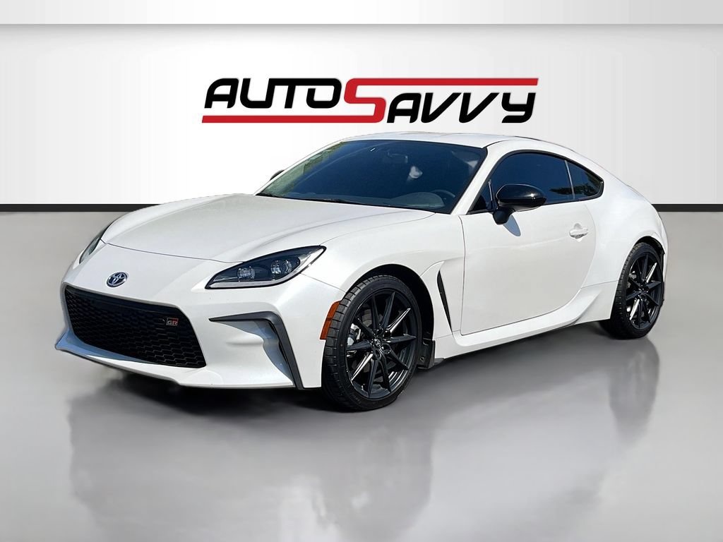 Used 2023 Toyota GR86 w/ ALL Weather Mat Package (TMS) RWD image 3