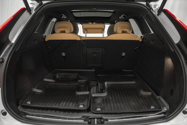 Used 2022 Volvo XC60 B5 Inscription w/ Climate Package image 8