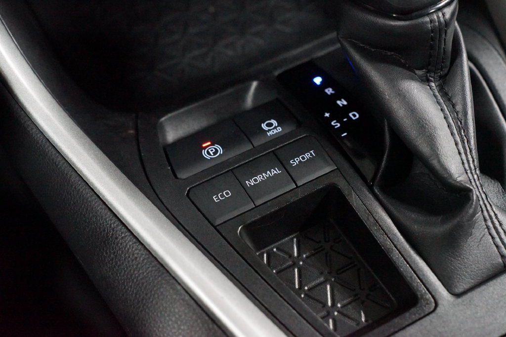Certified 2025 Toyota RAV4 XLE FWD image 22