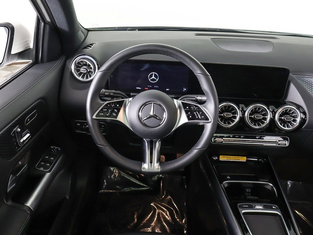 Used 2025 Mercedes-Benz GLA 250 4MATIC image 35