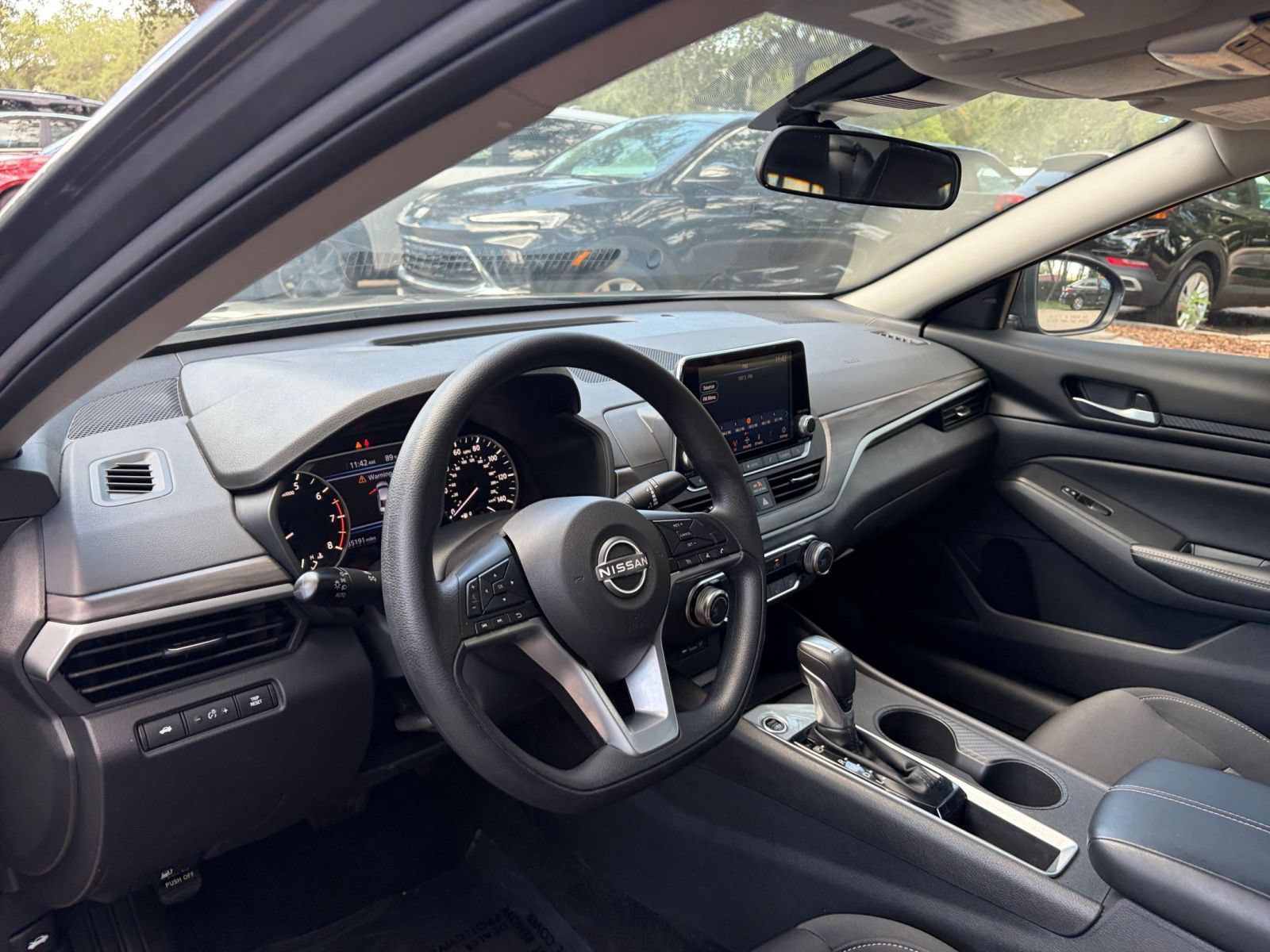 Used 2025 Nissan Altima 2.5 SV FWD image 29