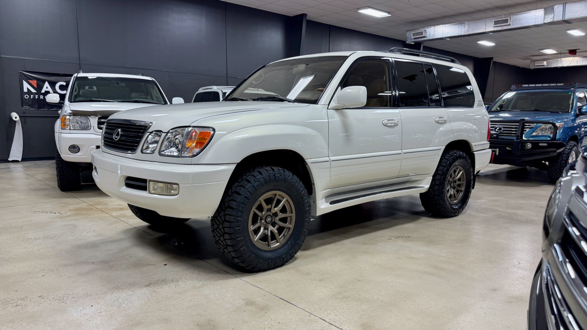 Used 2000 Lexus LX 470 4WD image 8
