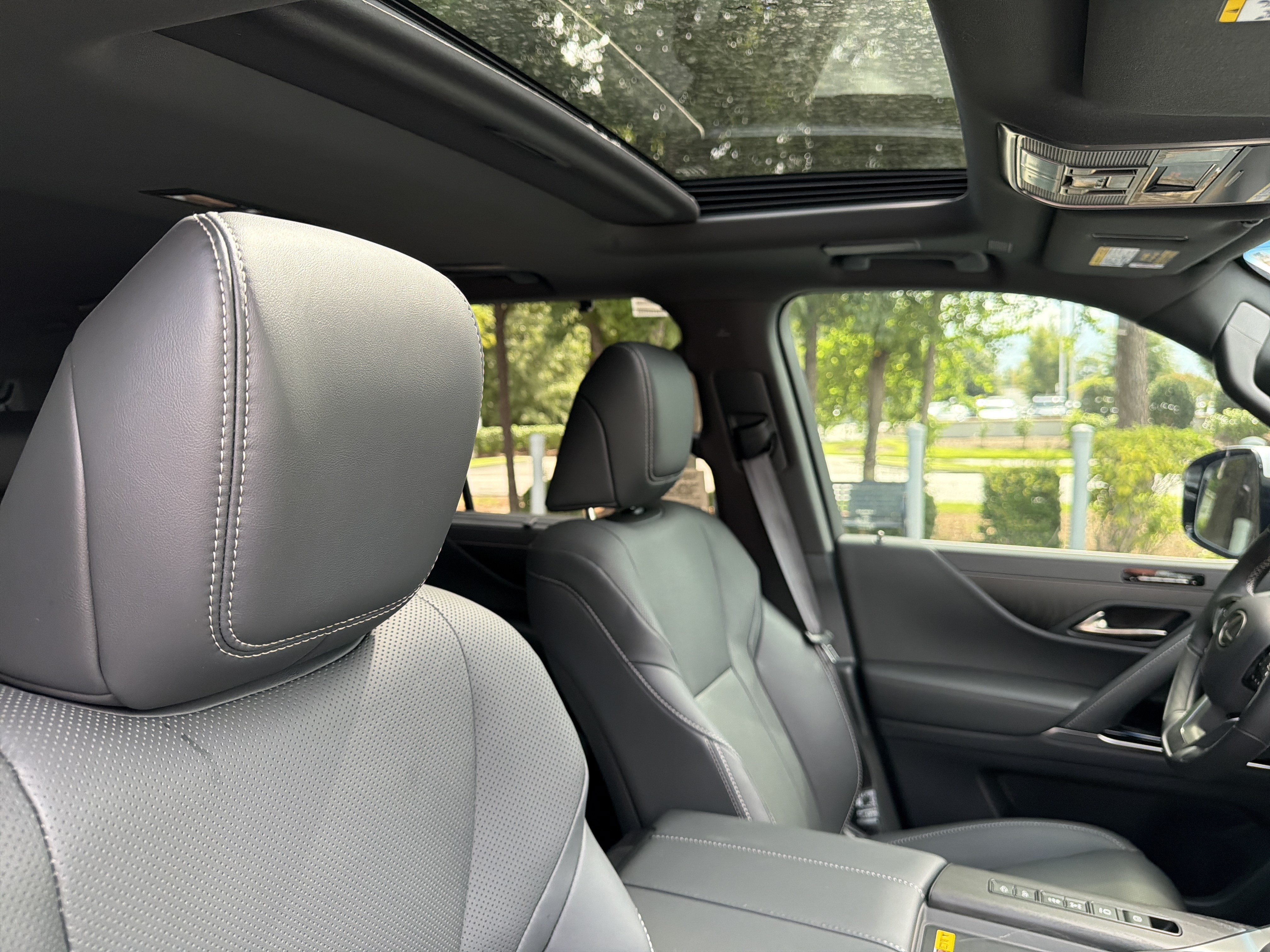 New 2026 Lexus LX 700h Luxury AWD/4WD image 32