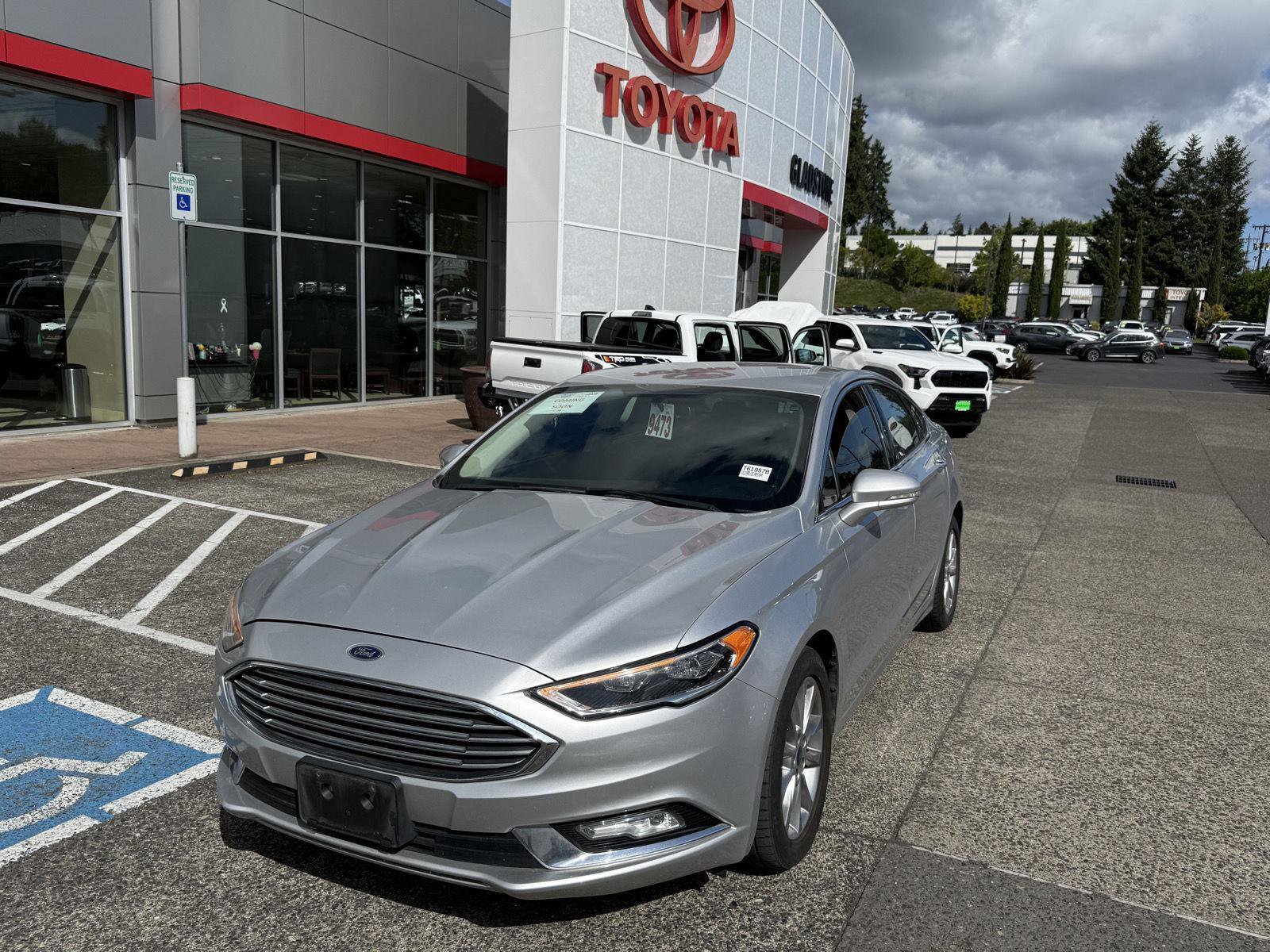 Used 2017 Ford Fusion SE FWD image 1