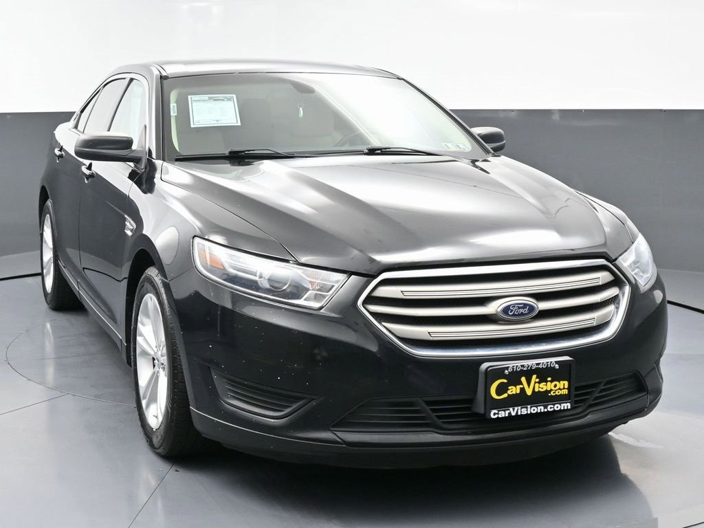 Used 2016 Ford Taurus SE image 4