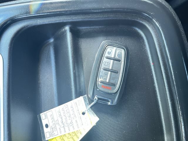 Used 2023 Chrysler Pacifica Touring FWD image 35