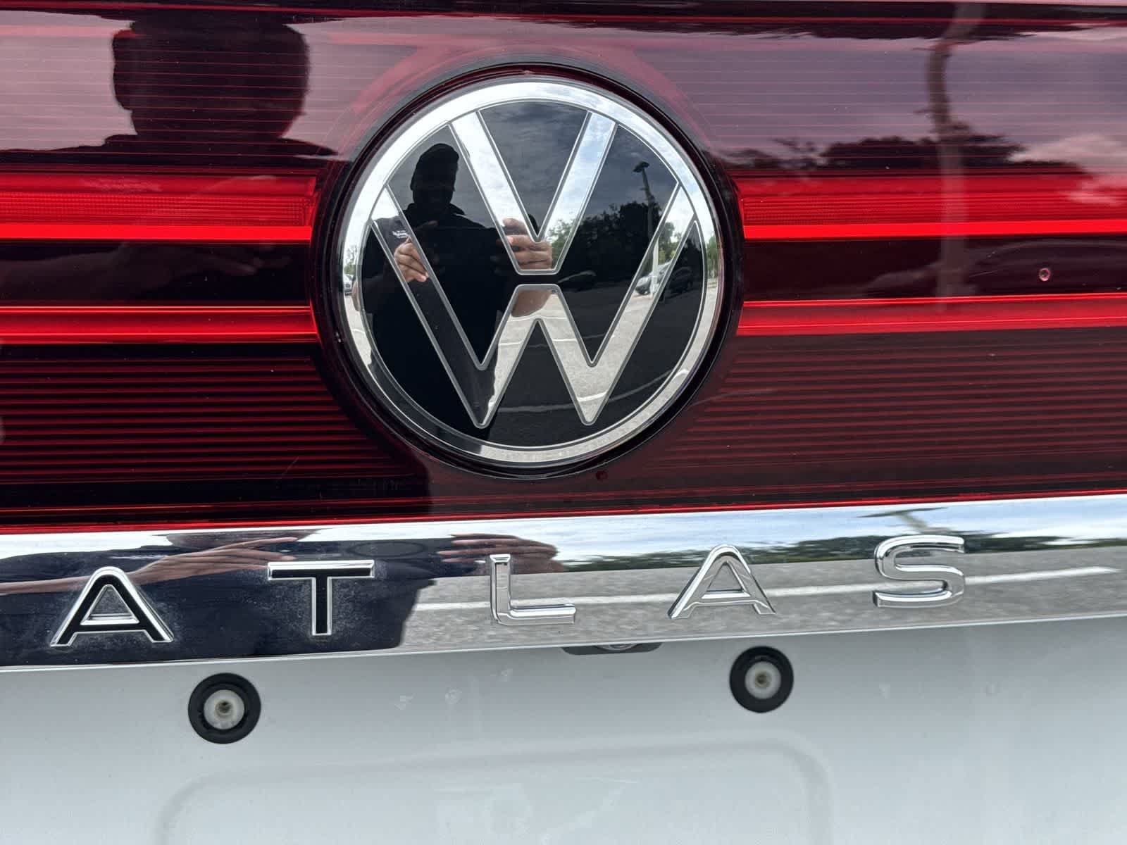 Certified 2024 Volkswagen Atlas Cross Sport SE FWD image 19