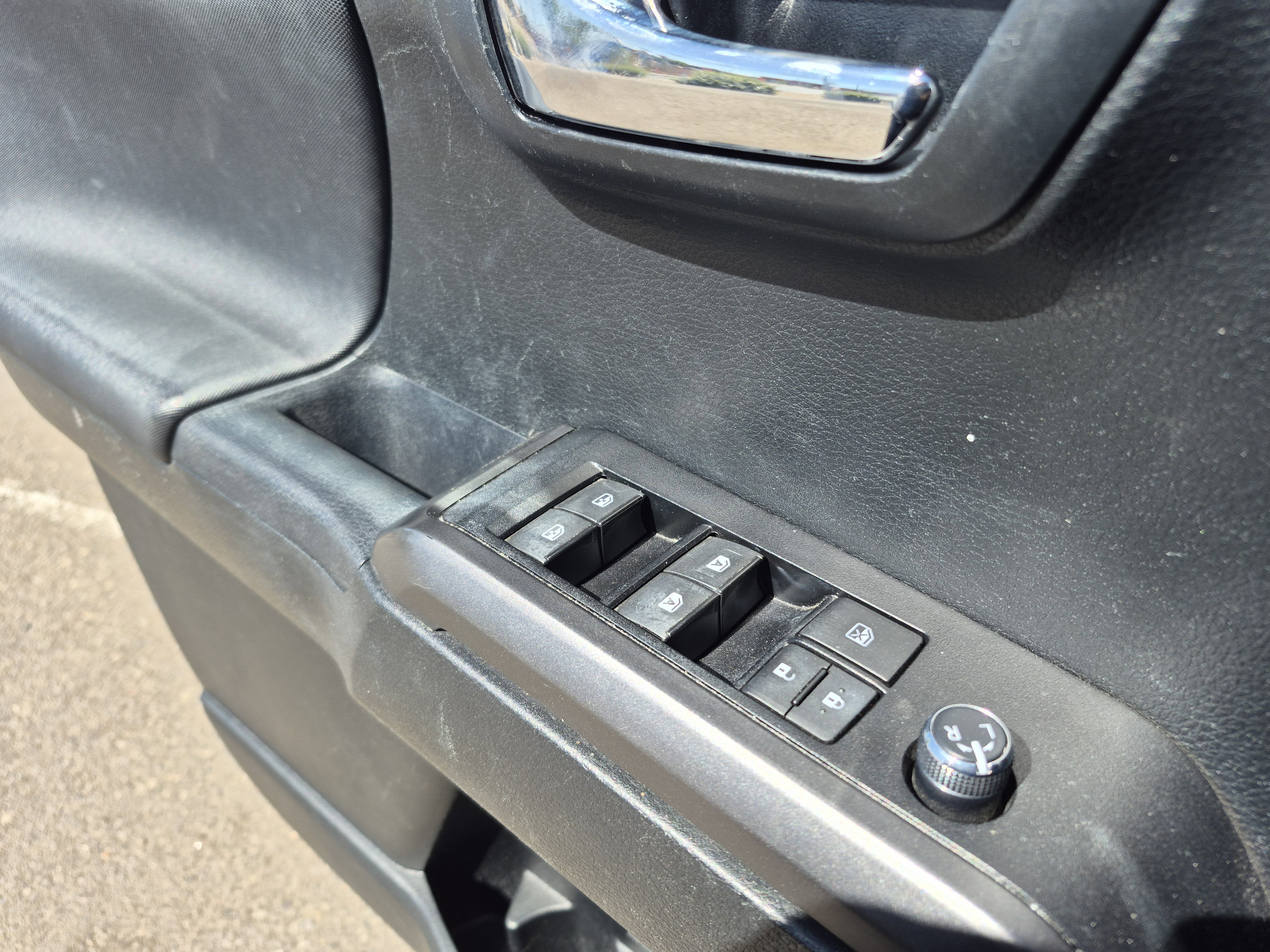 Used 2017 Toyota Tacoma TRD Sport w/ Premium & Technology Package AWD/4WD image 13