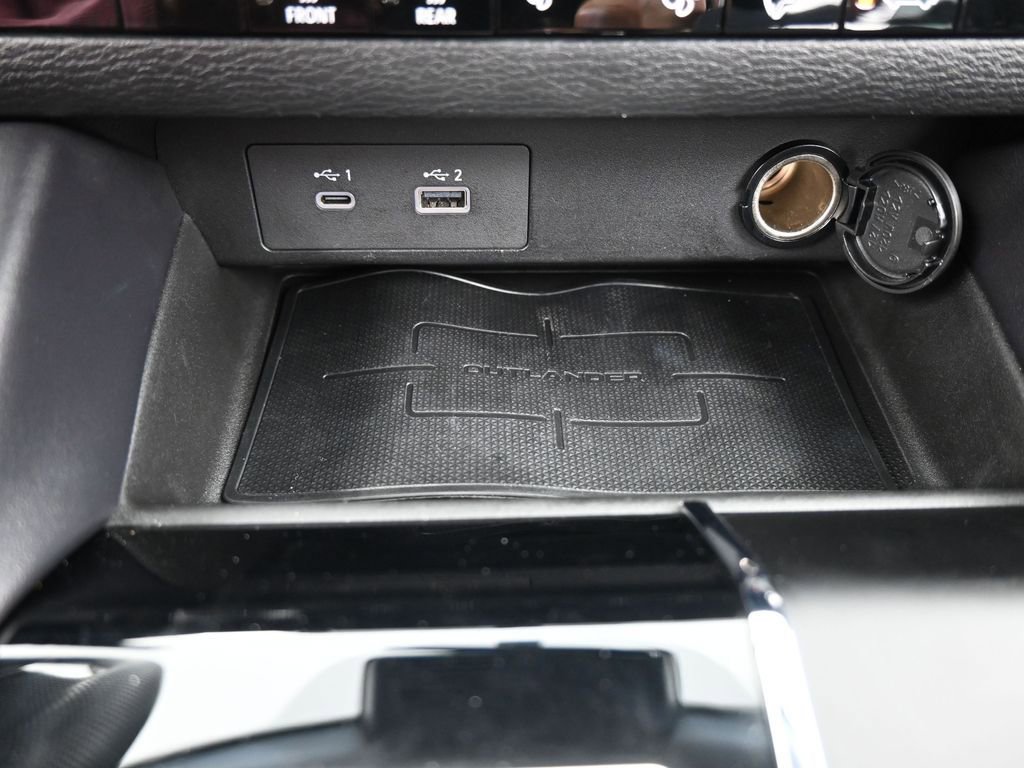 Used 2023 Mitsubishi Outlander SE image 29