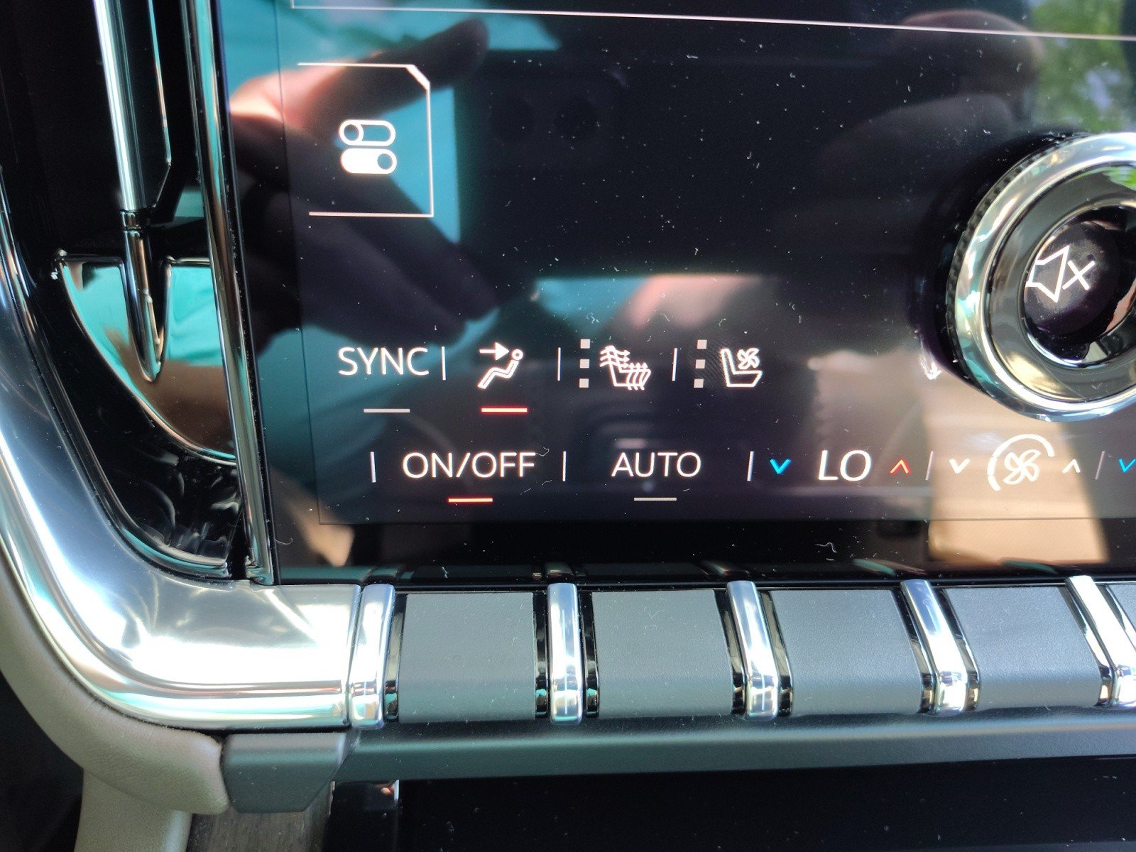 Used 2026 GMC Yukon XL Denali Ultimate AWD/4WD image 27