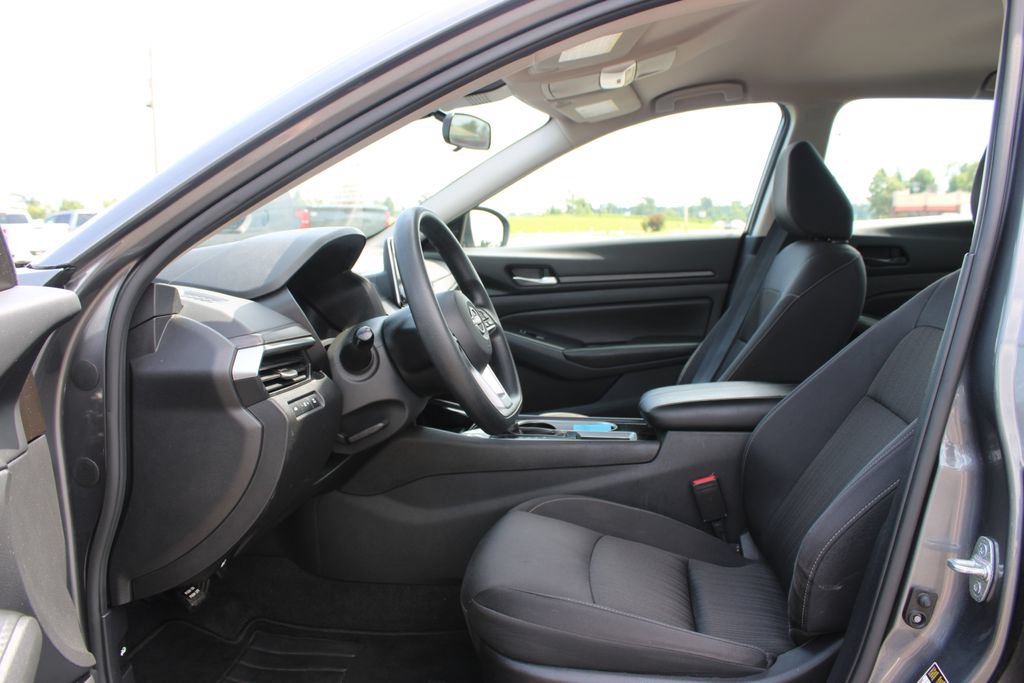 Used 2024 Nissan Altima 2.5 SV FWD image 22