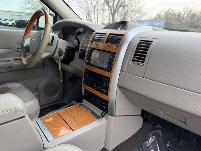 Used 2008 Chrysler Aspen Limited image 10