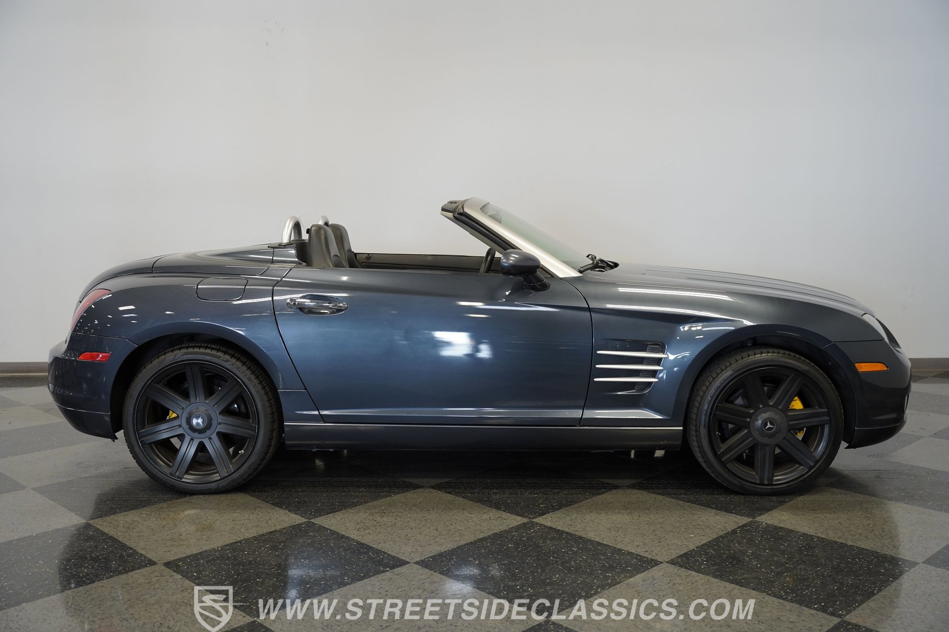 Used 2006 Chrysler Crossfire Limited image 14