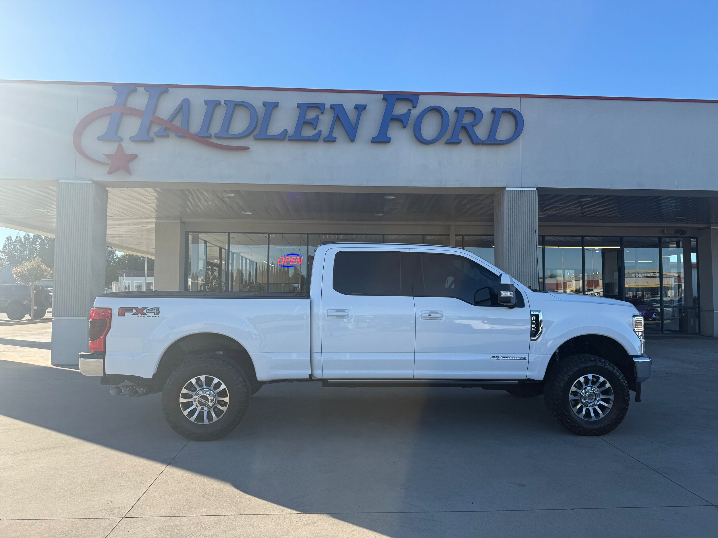 Certified 2020 Ford F350 Lariat w/ Lariat Ultimate Package AWD/4WD image 8