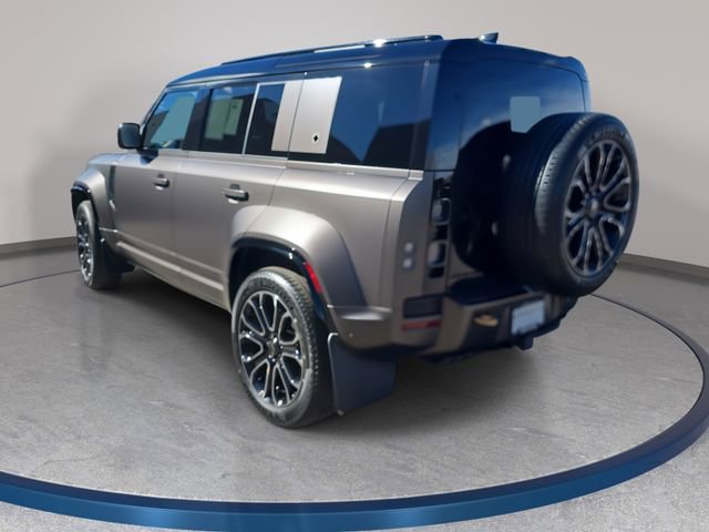 Used 2025 Land Rover Defender 110 image 8