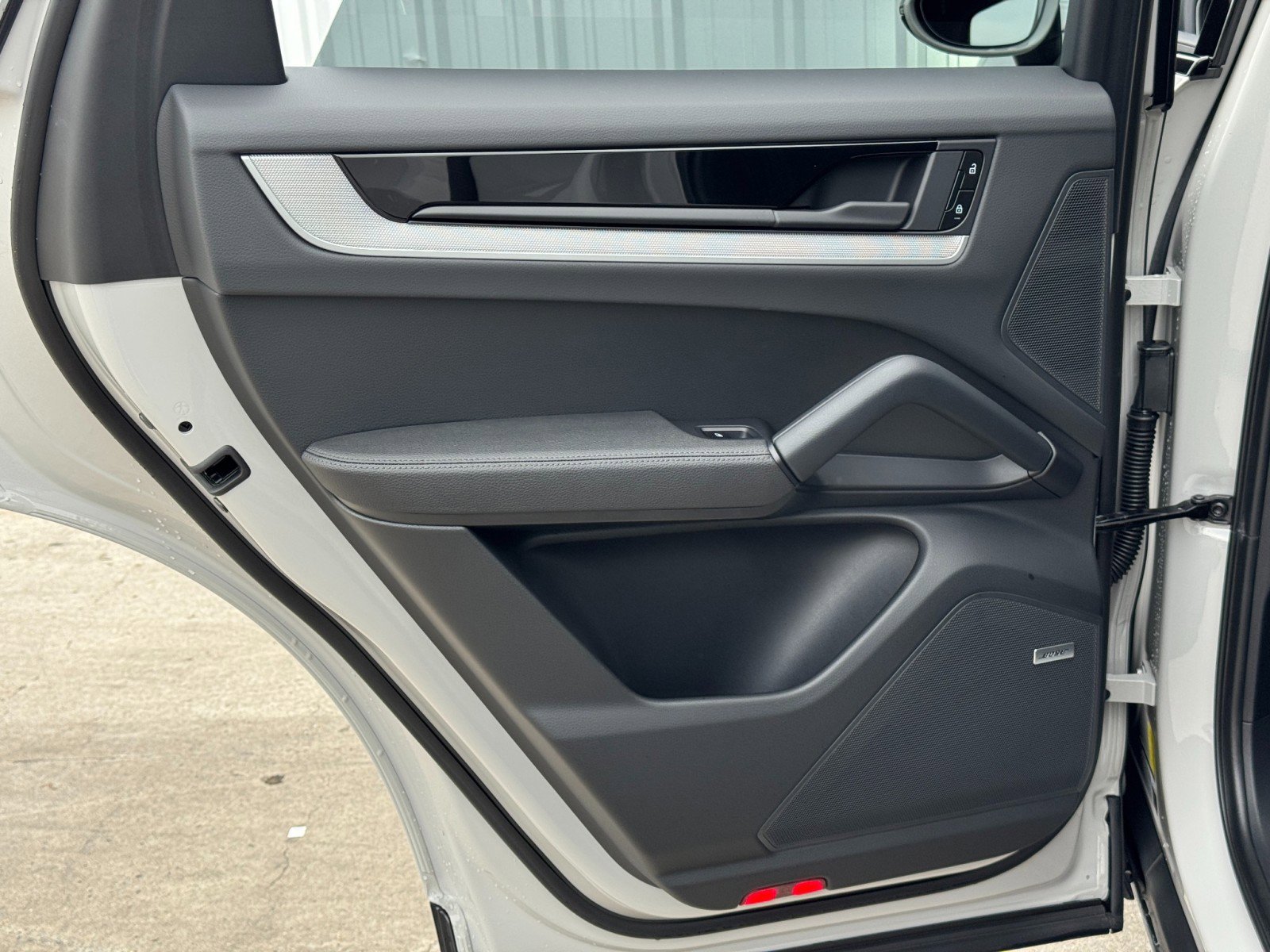 Used 2024 Porsche Cayenne w/ Premium Package image 45