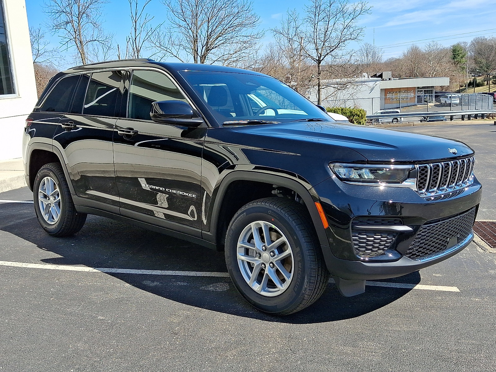 New 2026 Jeep Grand Cherokee Laredo image 2
