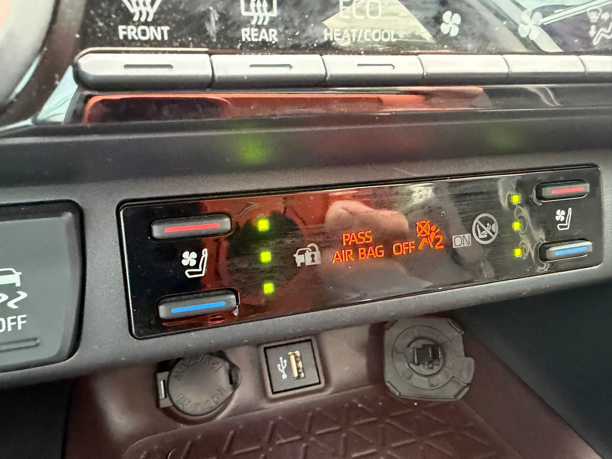 Used 2024 Toyota RAV4 Limited w/ Weather Package AWD/4WD image 20