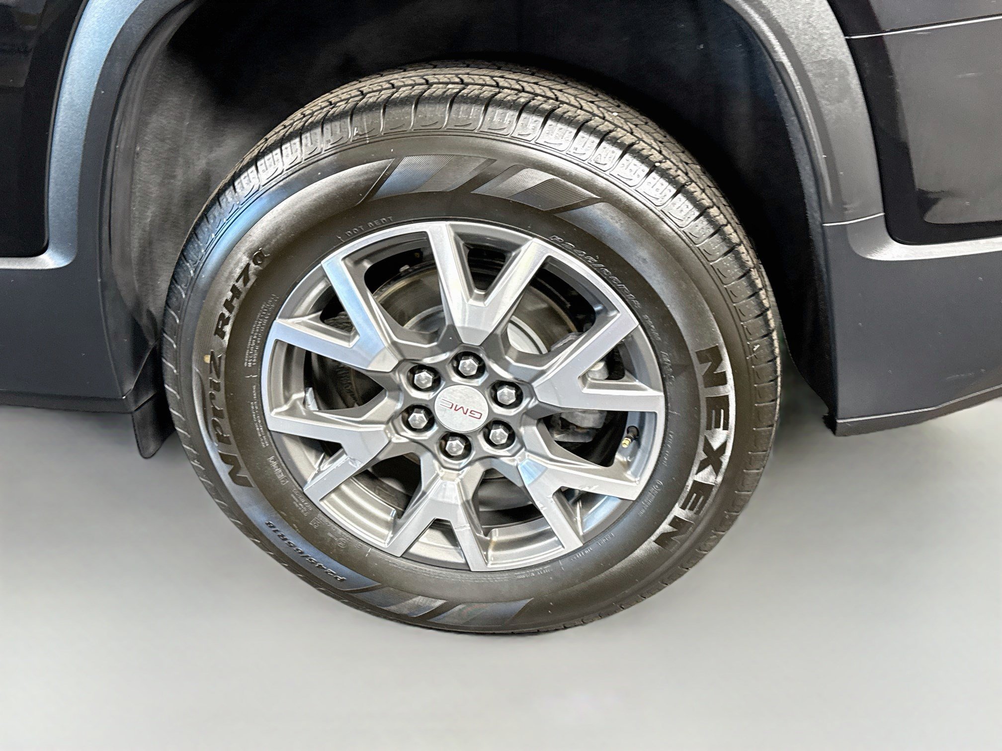 Used 2020 GMC Acadia SLE FWD image 37