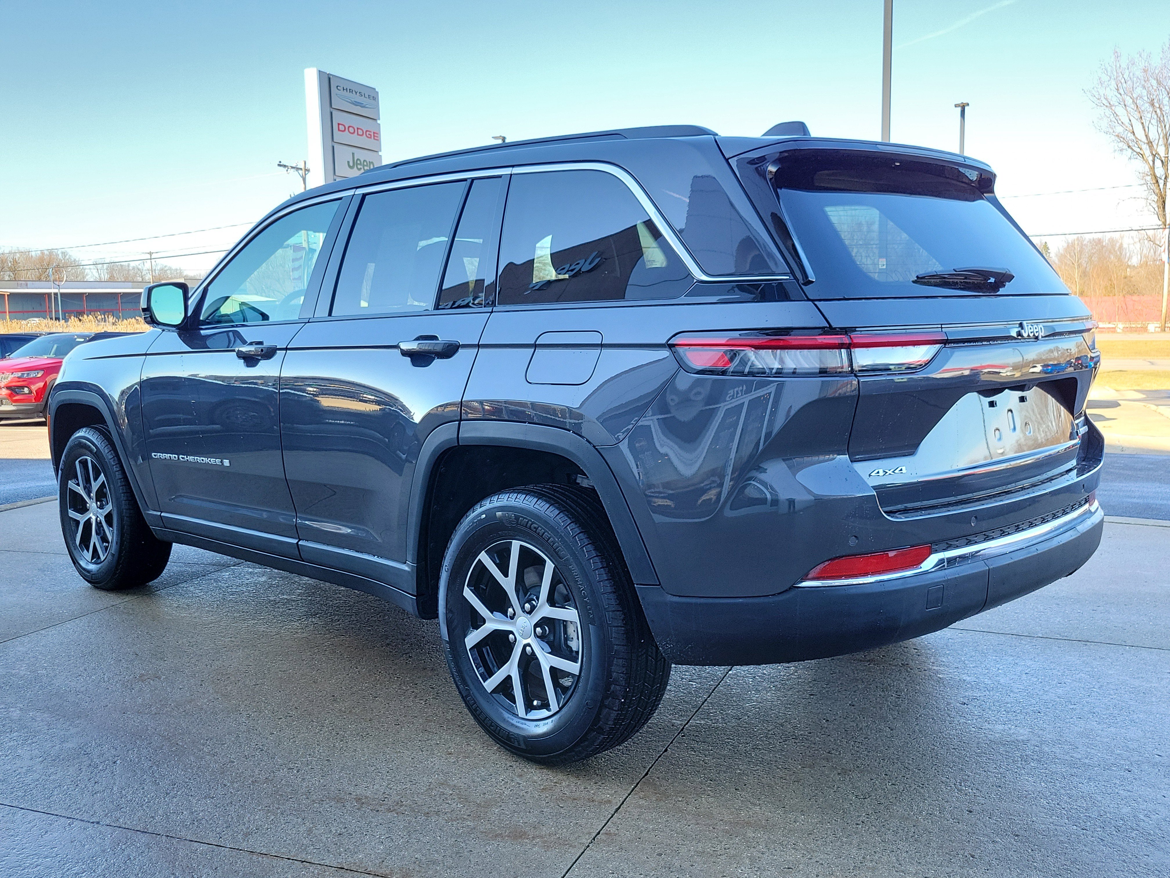 Used 2025 Jeep Grand Cherokee Limited w/ Trailer Tow Package image 3