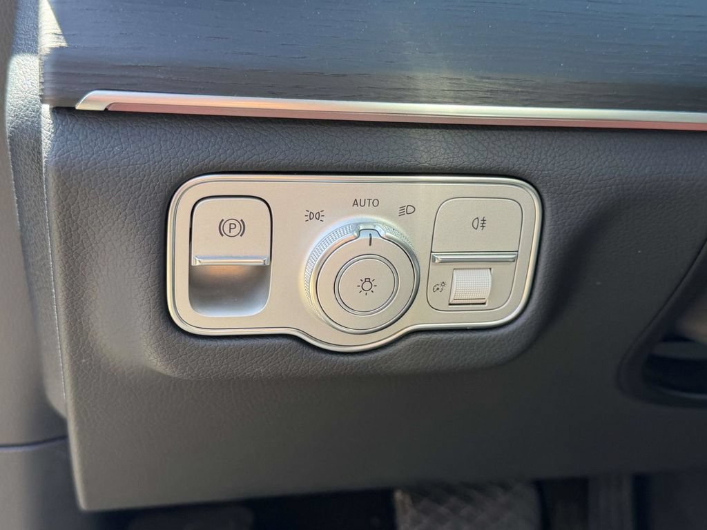 Used 2025 Mercedes-Benz GLE 450e 4MATIC image 31