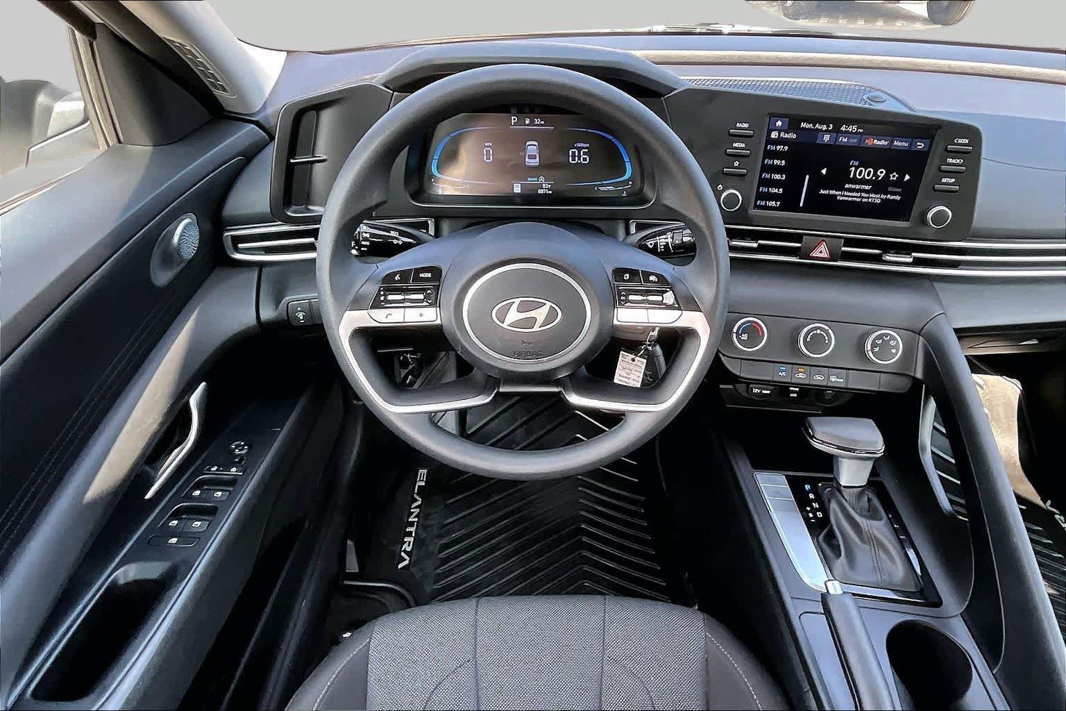 Used 2026 Hyundai Elantra SE FWD image 6