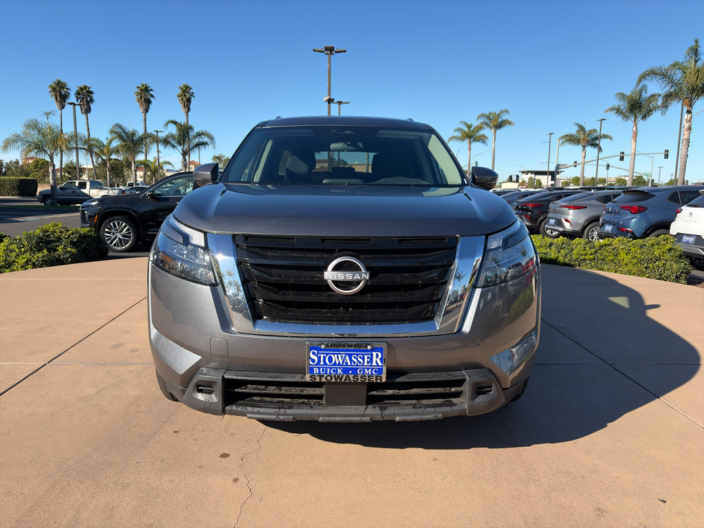 Used 2024 Nissan Pathfinder SV image 2