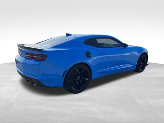 Used 2023 Chevrolet Camaro LT w/ Technology Package RWD image 5