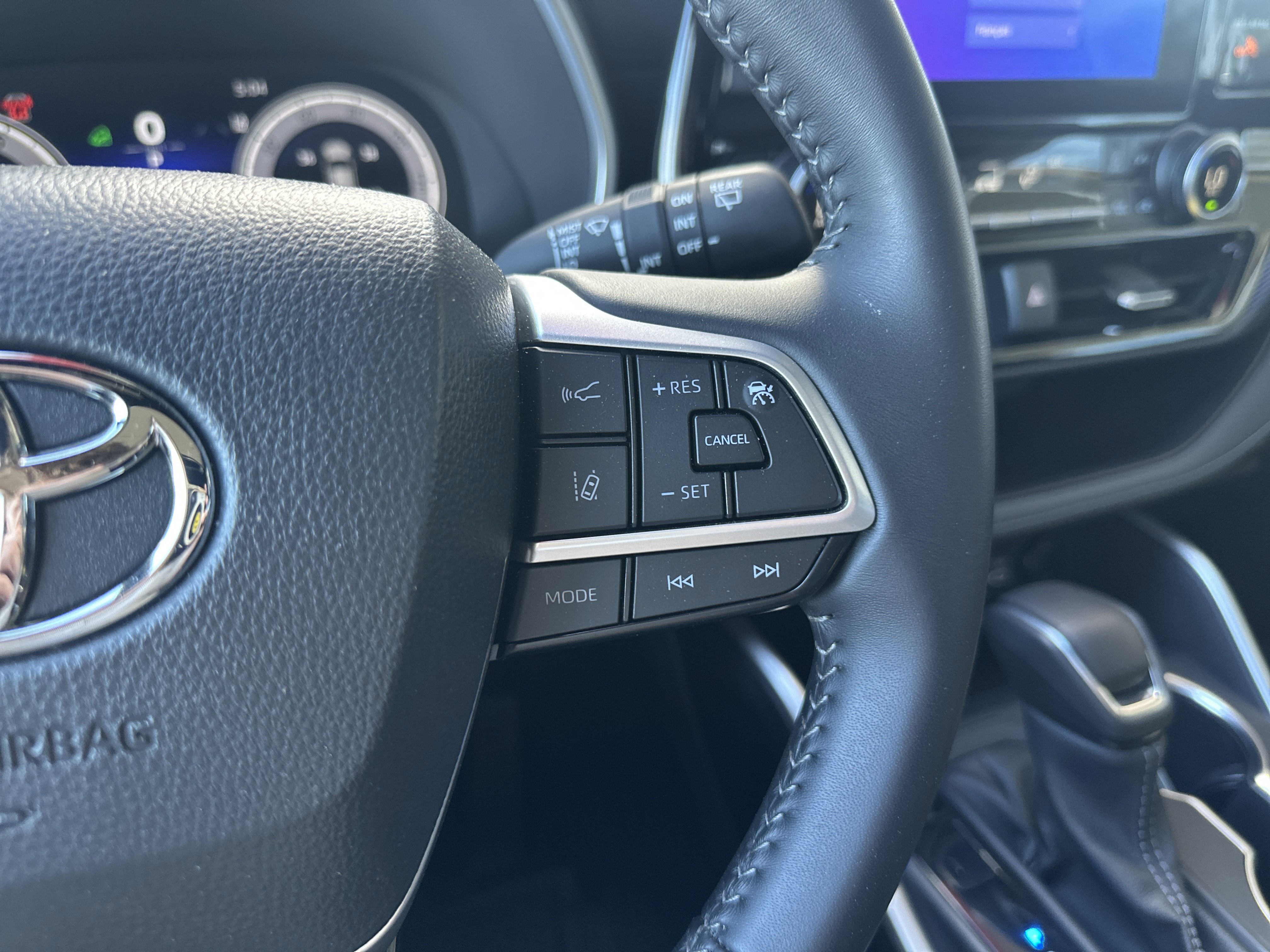 Certified 2025 Toyota Highlander XSE AWD/4WD image 34