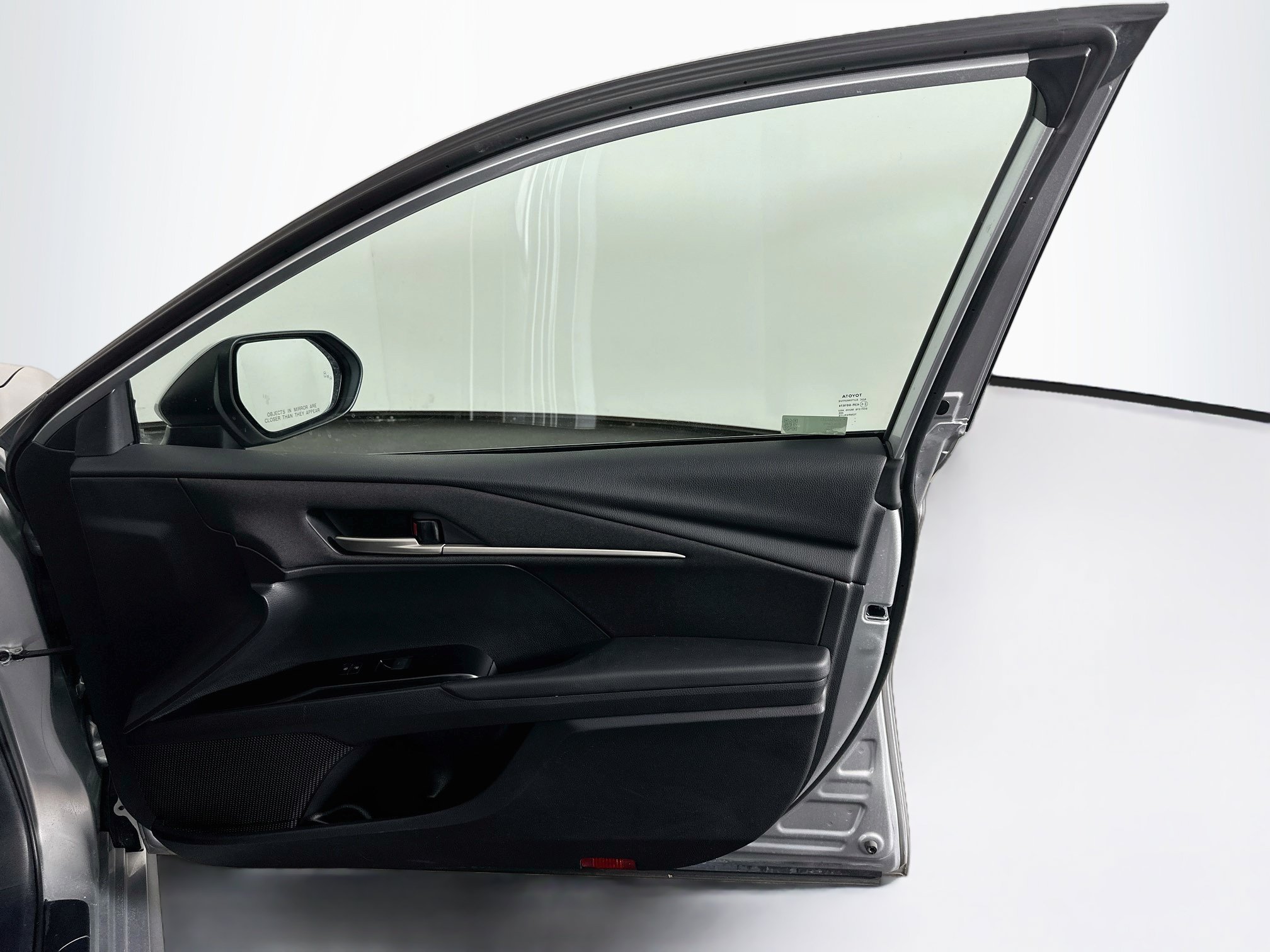 Used 2025 Toyota Camry LE FWD image 32