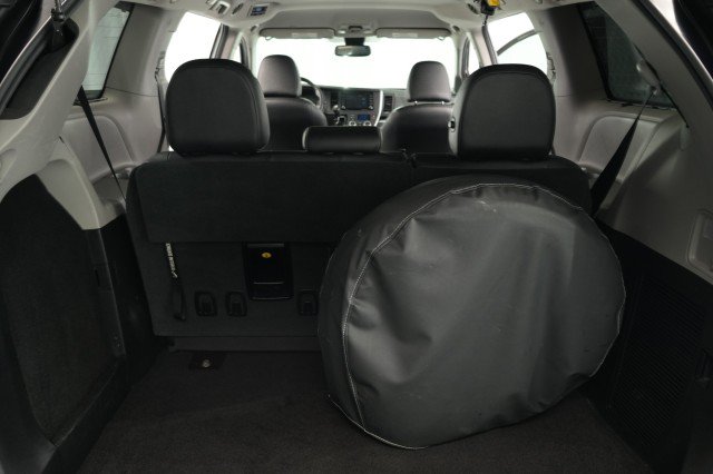 Used 2020 Toyota Sienna SE FWD image 60