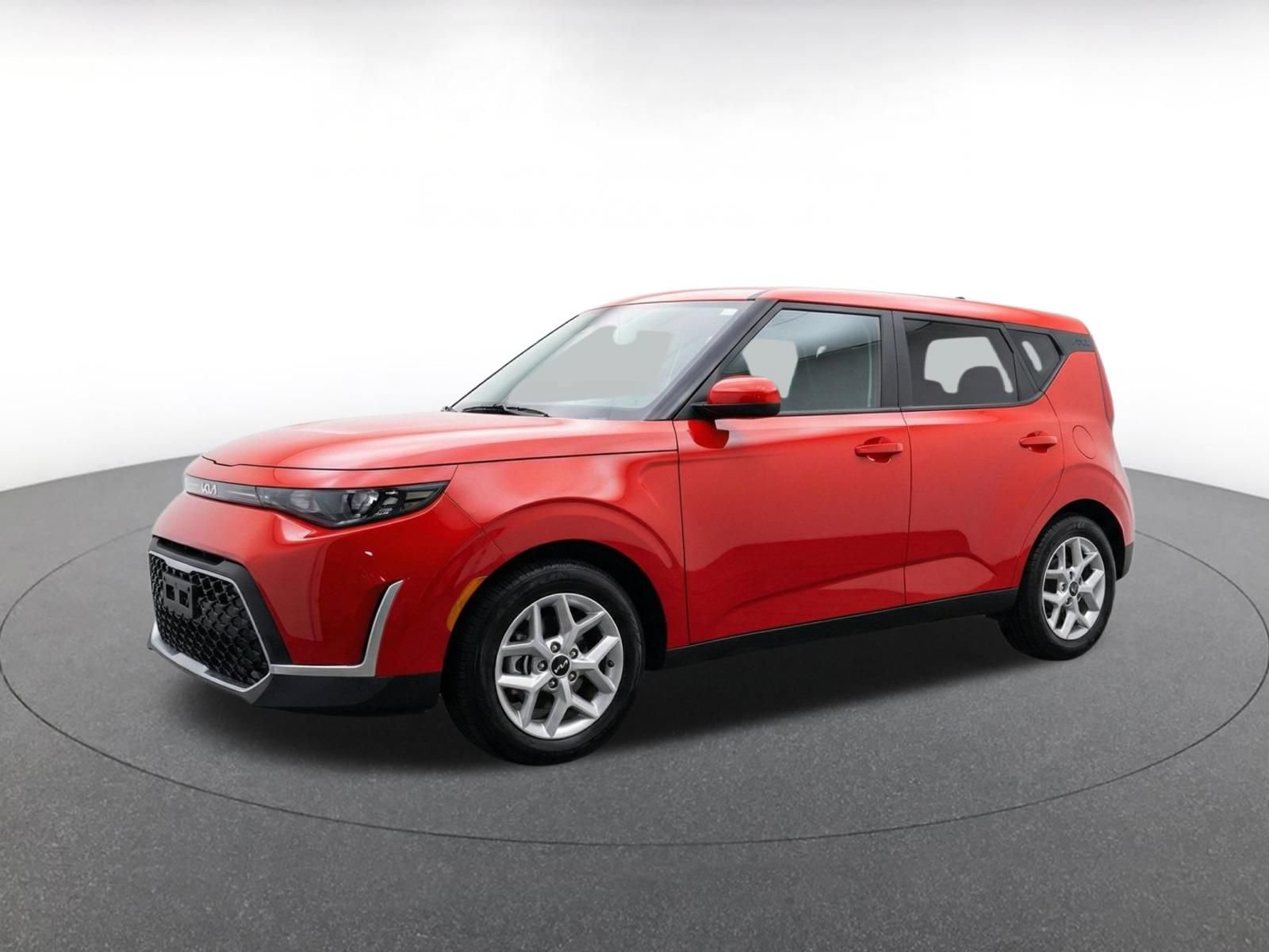 Used 2025 Kia Soul LX w/ LX Technology Package FWD image 3