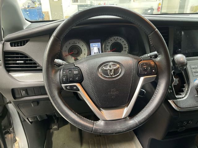 Used 2017 Toyota Sienna SE image 10