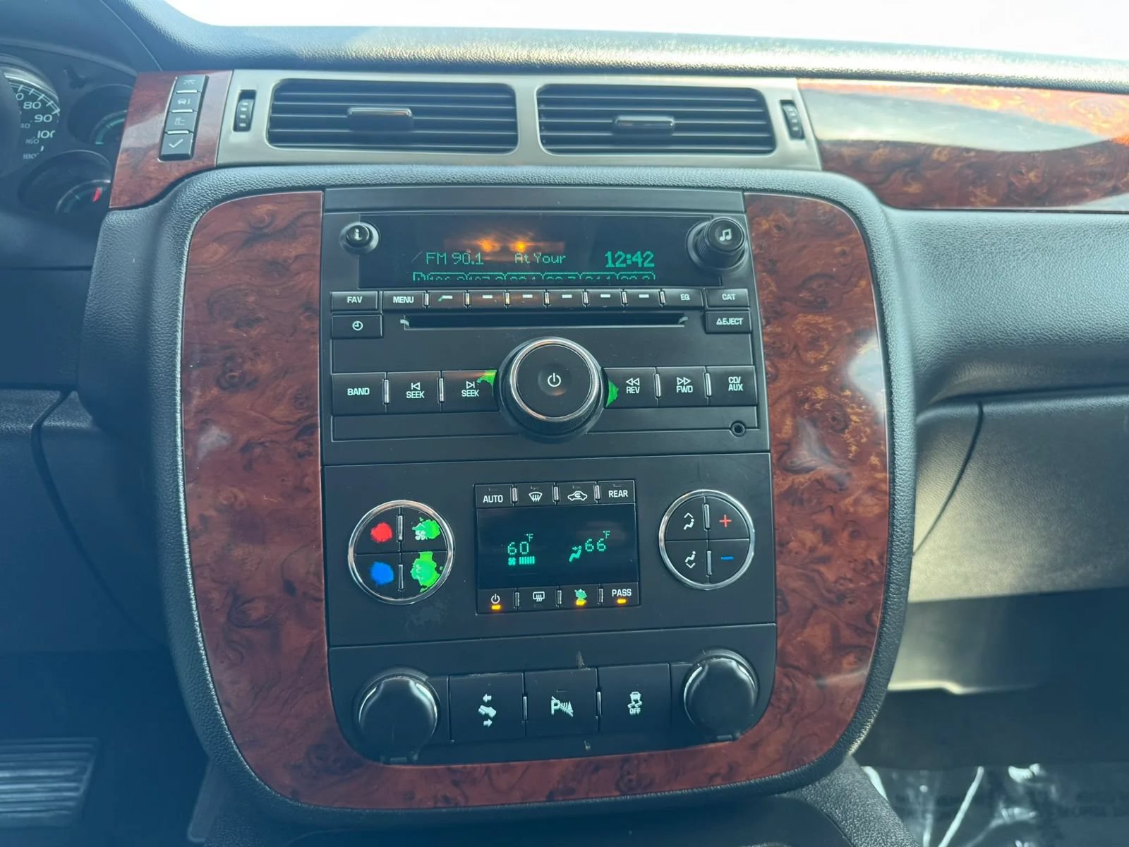 Used 2012 Chevrolet Suburban LT AWD/4WD image 39