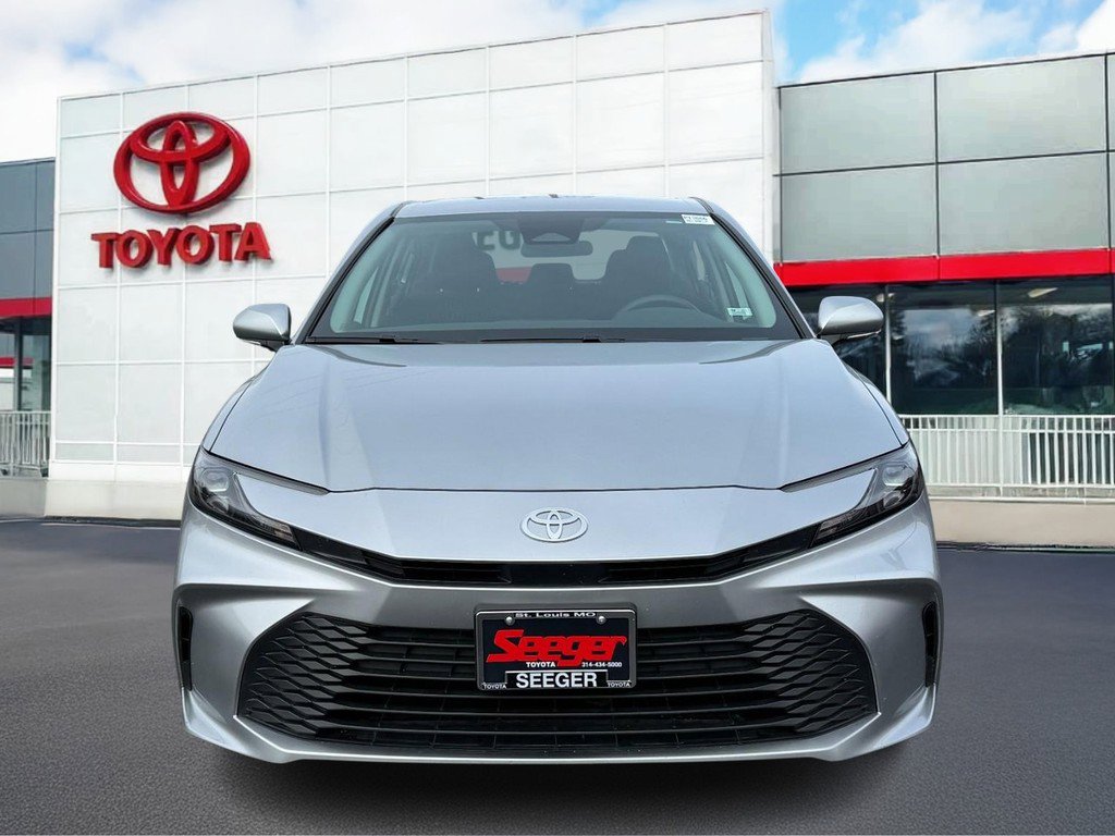 Used 2025 Toyota Camry image 7