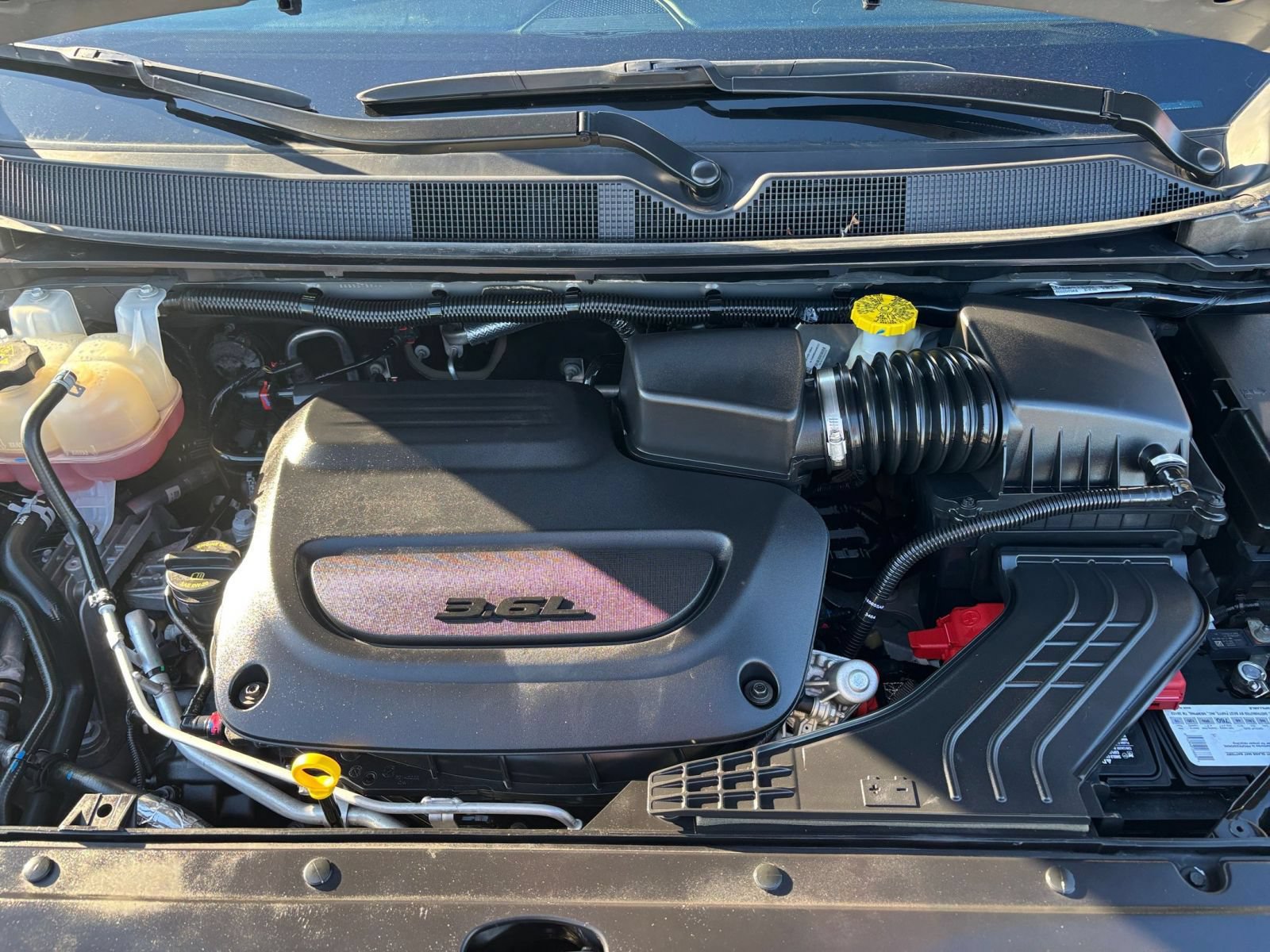 Used 2025 Chrysler Pacifica Limited FWD image 36