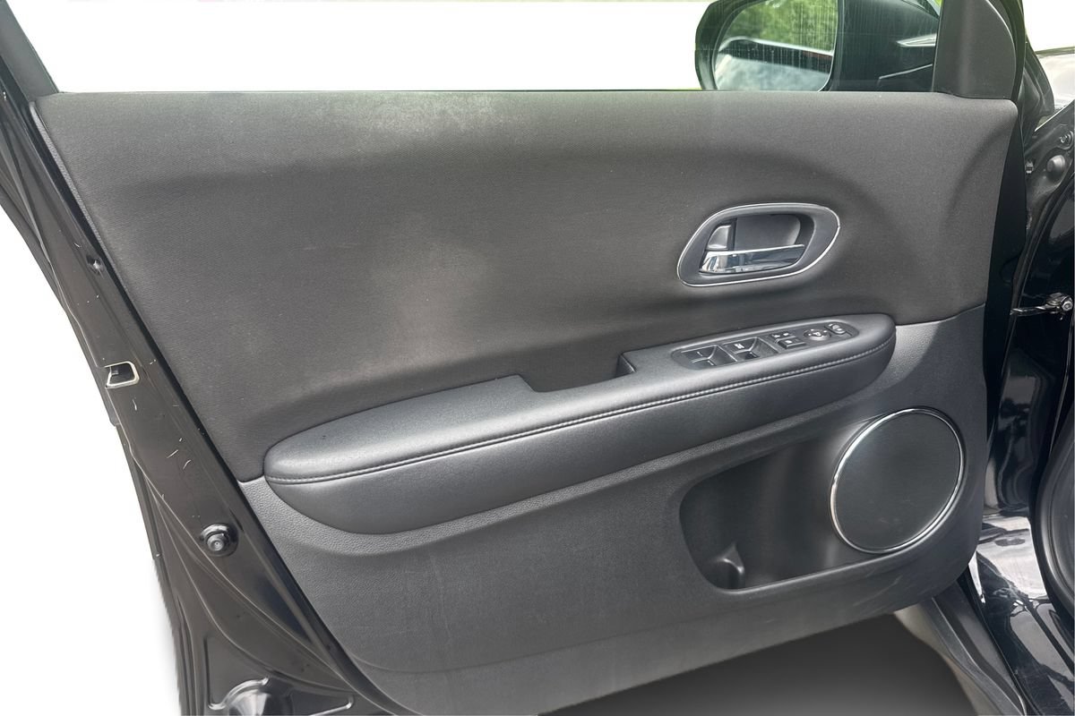 Used 2017 Honda HR-V EX image 19