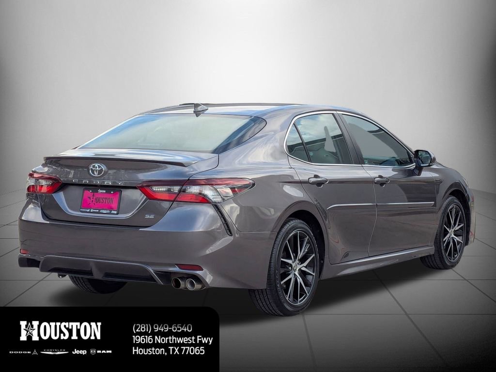 Used 2024 Toyota Camry SE image 3