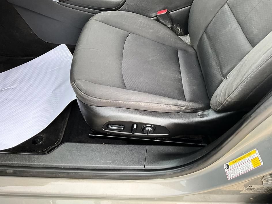Used 2018 Chevrolet Malibu LT FWD image 16